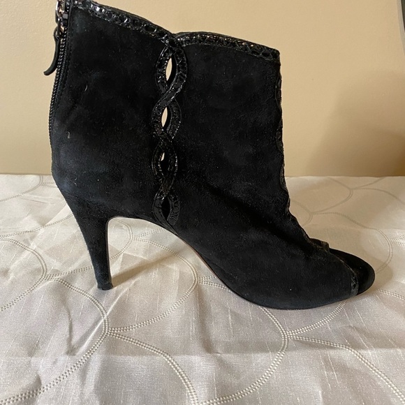 Ellie Tahari Suede Peep Toe Stiletto Heel - Picture 7 of 13